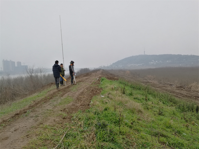 果垸廢堤刨除工程